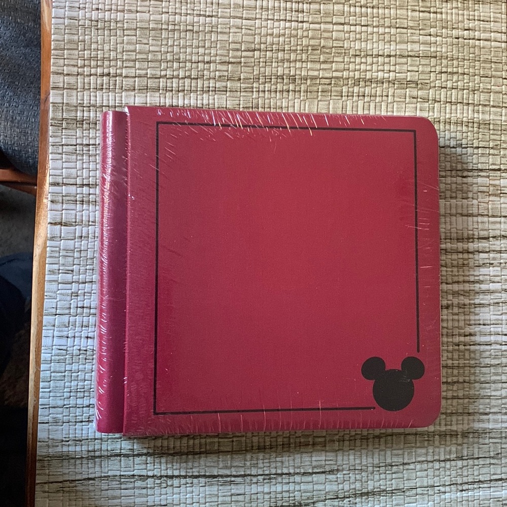 Creative Memories Disney Album 7 x 7”~ NEW